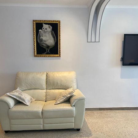 Shared Apartment! Piso Compartido! Общая Квартира! Siviglia Esterno foto