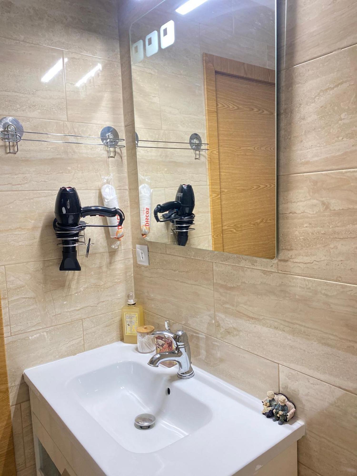 Shared Apartment! Piso Compartido! Общая Квартира! Siviglia Esterno foto