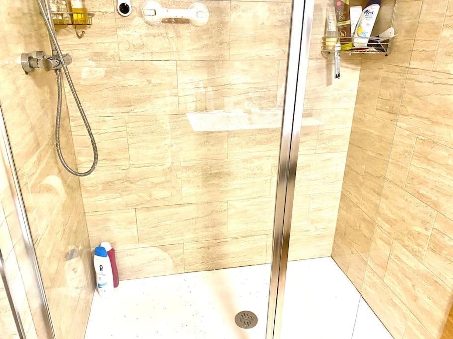 Shared Apartment! Piso Compartido! Общая Квартира! Siviglia Esterno foto