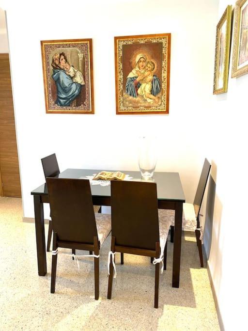 Shared Apartment! Piso Compartido! Общая Квартира! Siviglia Esterno foto